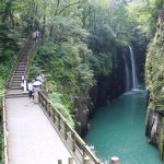 This is Manainotaki Falls, the highlight of Takachiho. The mysterious waterfall can be seen from the trail along the gorge.